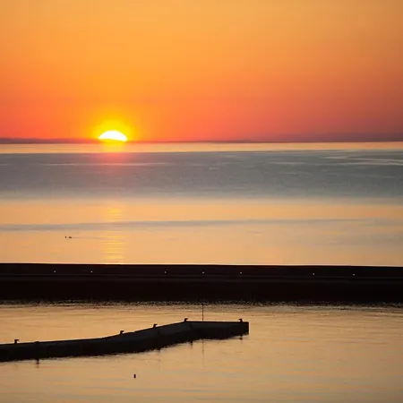 Lägenhetshotell Golden Vista, Beachfront By Explore Ándros