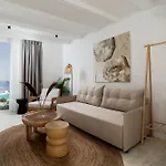 Golden Vista, Beachfront By Explore 4* Ándros