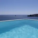 Golden Vista, Beachfront By Explore 4*