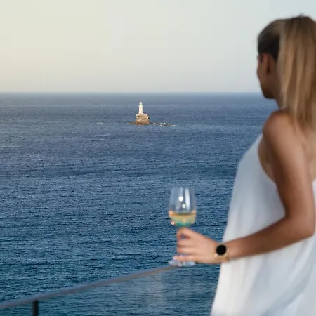 Golden Vista, Beachfront By Explore 4* Ándros