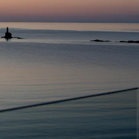 Golden Vista, Beachfront By Explore Lägenhetshotell