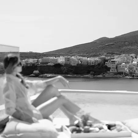 Golden Vista, Beachfront By Explore شقة فندقية Ándros