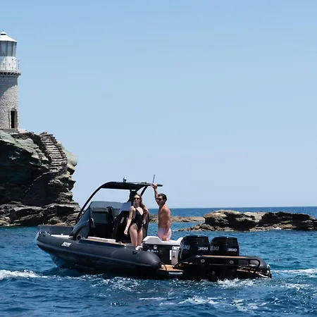 Golden Vista, Beachfront By Explore 4*