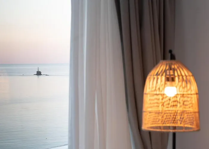 Lägenhetshotell Golden Vista, Beachfront By Explore